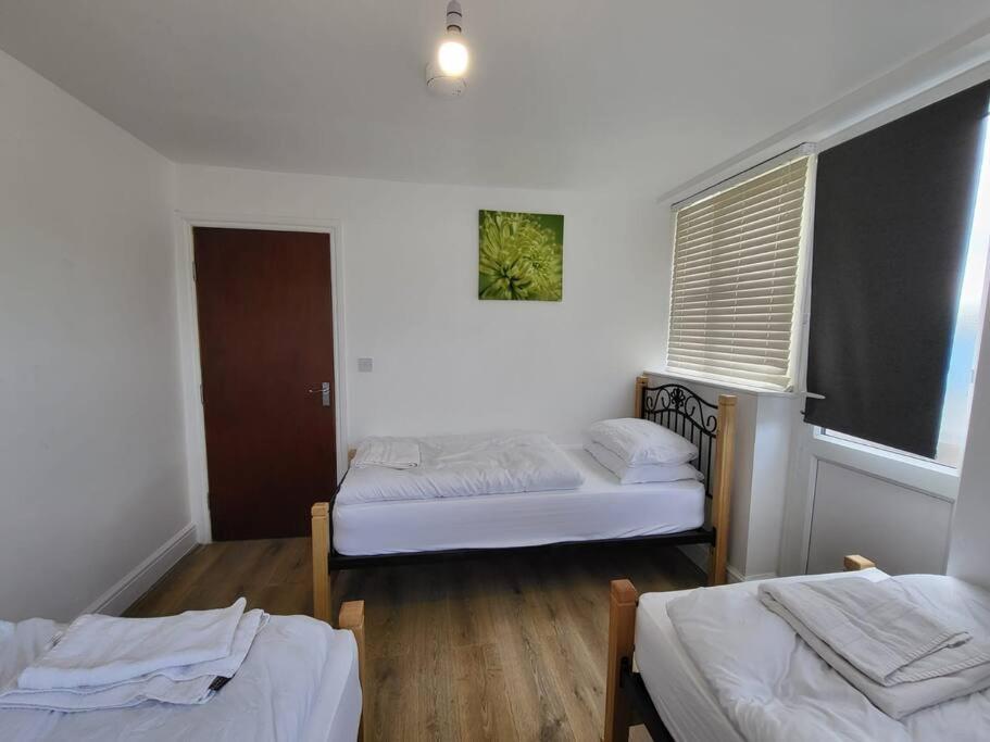 Serene 1 Bedroom, 3 Single Beds Bristol Exteriör bild
